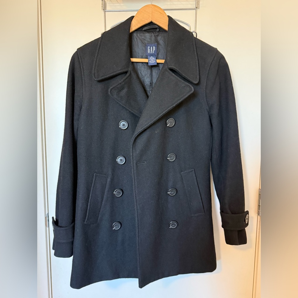 GAP Woman’s Classic Black Double Breasted Peacoat - Small
Pre-loved